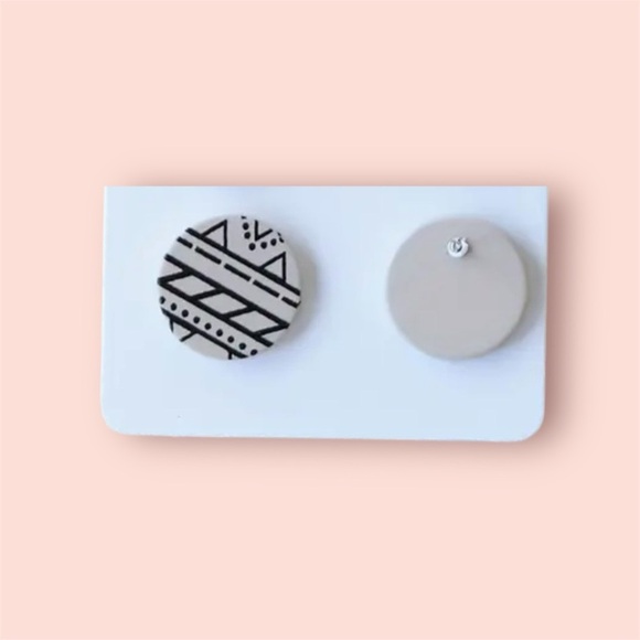 Geometric Patterned Earrings - Picture 6 of 6